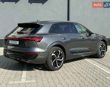 Сірий Ауді Q8 e-tron, об'ємом двигуна 0 л та пробігом 40 тис. км за 57900 $, фото 7 на Automoto.ua