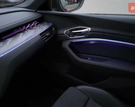 Сірий Ауді Q8 e-tron, об'ємом двигуна 0 л та пробігом 34 тис. км за 65000 $, фото 62 на Automoto.ua