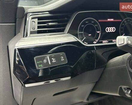 Сірий Ауді Q8 e-tron, об'ємом двигуна 0 л та пробігом 26 тис. км за 69500 $, фото 10 на Automoto.ua