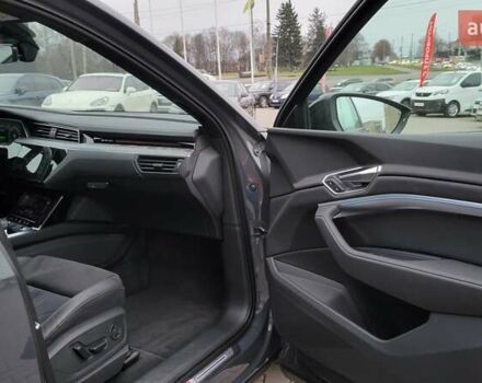 Сірий Ауді Q8 e-tron, об'ємом двигуна 0 л та пробігом 34 тис. км за 65000 $, фото 35 на Automoto.ua