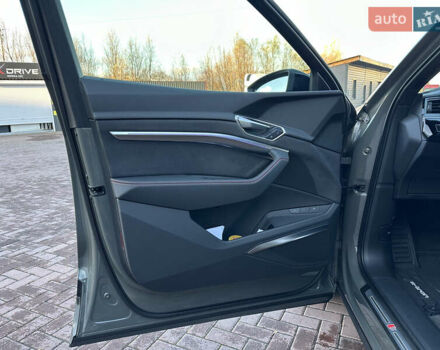 Сірий Ауді Q8 e-tron, об'ємом двигуна 0 л та пробігом 41 тис. км за 64000 $, фото 16 на Automoto.ua