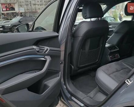 Сірий Ауді Q8 e-tron, об'ємом двигуна 0 л та пробігом 34 тис. км за 65000 $, фото 24 на Automoto.ua