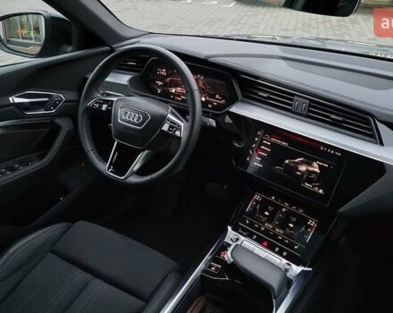 Сірий Ауді Q8 e-tron, об'ємом двигуна 0 л та пробігом 21 тис. км за 48500 $, фото 28 на Automoto.ua
