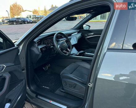 Сірий Ауді Q8 e-tron, об'ємом двигуна 0 л та пробігом 41 тис. км за 64000 $, фото 17 на Automoto.ua