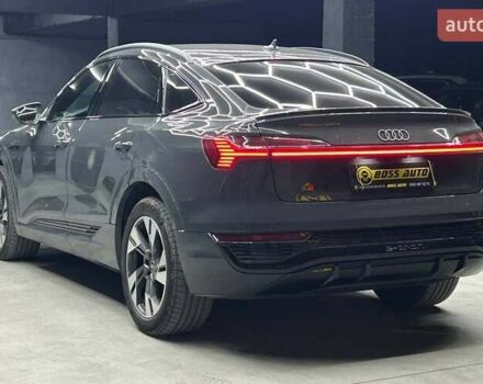Сірий Ауді Q8 e-tron, об'ємом двигуна 0 л та пробігом 26 тис. км за 69500 $, фото 3 на Automoto.ua