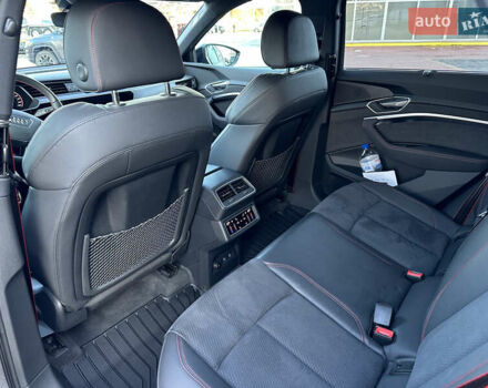 Сірий Ауді Q8 e-tron, об'ємом двигуна 0 л та пробігом 41 тис. км за 64000 $, фото 20 на Automoto.ua