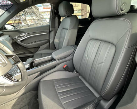 Сірий Ауді Q8 e-tron, об'ємом двигуна 0 л та пробігом 16 тис. км за 47500 $, фото 44 на Automoto.ua