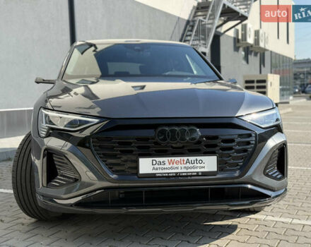 Сірий Ауді Q8 e-tron, об'ємом двигуна 0 л та пробігом 40 тис. км за 57900 $, фото 2 на Automoto.ua