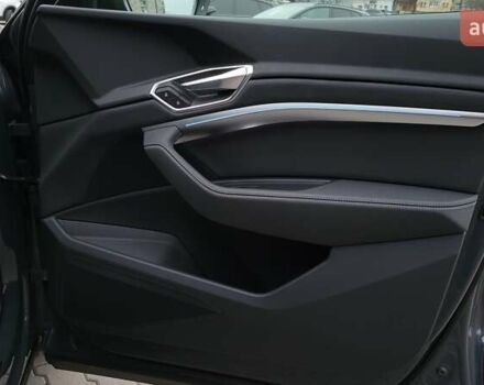 Сірий Ауді Q8 e-tron, об'ємом двигуна 0 л та пробігом 34 тис. км за 65000 $, фото 36 на Automoto.ua