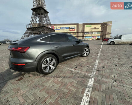 Сірий Ауді Q8 e-tron, об'ємом двигуна 0 л та пробігом 16 тис. км за 47500 $, фото 9 на Automoto.ua