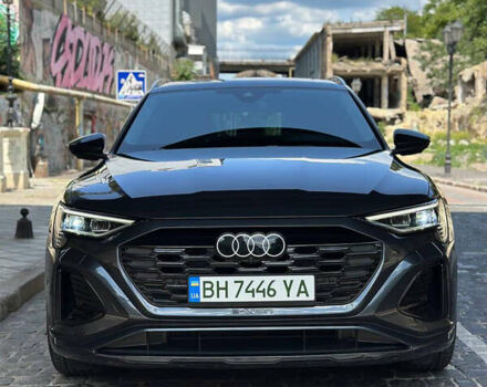 Серый Ауди Q8 e-tron, объемом двигателя 0 л и пробегом 4 тыс. км за 50999 $, фото 12 на Automoto.ua