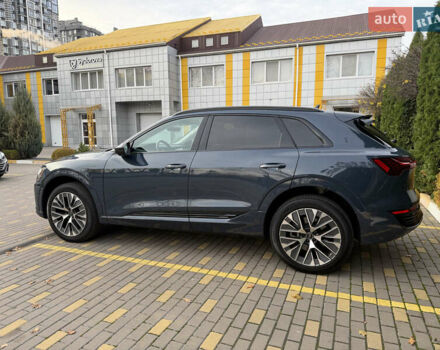 Серый Ауди Q8 e-tron, объемом двигателя 0 л и пробегом 33 тыс. км за 59000 $, фото 5 на Automoto.ua