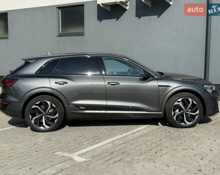 Сірий Ауді Q8 e-tron, об'ємом двигуна 0 л та пробігом 40 тис. км за 57900 $, фото 6 на Automoto.ua