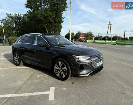 Серый Ауди Q8 e-tron, объемом двигателя 0 л и пробегом 25 тыс. км за 54000 $, фото 6 на Automoto.ua