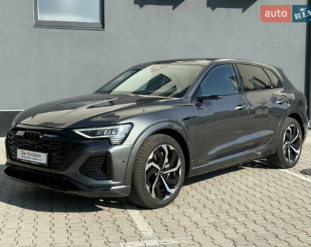 Сірий Ауді Q8 e-tron, об'ємом двигуна 0 л та пробігом 40 тис. км за 57900 $, фото 1 на Automoto.ua