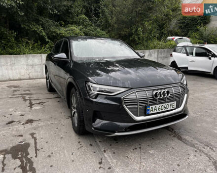 Серый Ауди Q8 e-tron, объемом двигателя 0 л и пробегом 16 тыс. км за 47000 $, фото 1 на Automoto.ua
