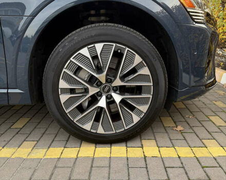 Серый Ауди Q8 e-tron, объемом двигателя 0 л и пробегом 33 тыс. км за 59000 $, фото 14 на Automoto.ua