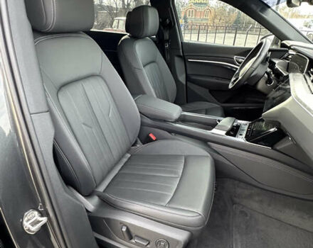 Сірий Ауді Q8 e-tron, об'ємом двигуна 0 л та пробігом 16 тис. км за 47500 $, фото 48 на Automoto.ua