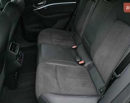 Сірий Ауді Q8 e-tron, об'ємом двигуна 0 л та пробігом 34 тис. км за 65000 $, фото 28 на Automoto.ua