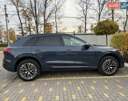 Серый Ауди Q8 e-tron, объемом двигателя 0 л и пробегом 33 тыс. км за 59000 $, фото 4 на Automoto.ua