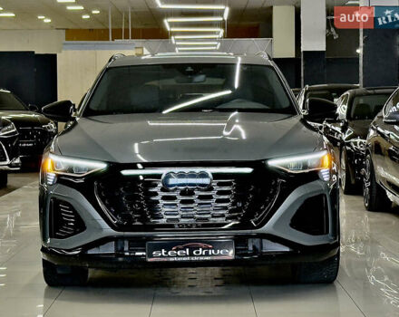 Серый Ауди Q8 e-tron, объемом двигателя 0 л и пробегом 24 тыс. км за 48989 $, фото 4 на Automoto.ua
