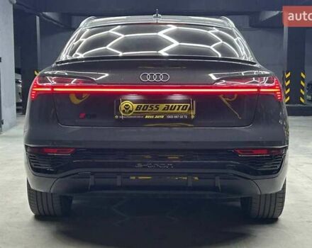 Сірий Ауді Q8 e-tron, об'ємом двигуна 0 л та пробігом 26 тис. км за 69500 $, фото 4 на Automoto.ua