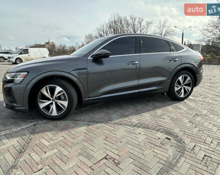 Сірий Ауді Q8 e-tron, об'ємом двигуна 0 л та пробігом 16 тис. км за 47500 $, фото 16 на Automoto.ua