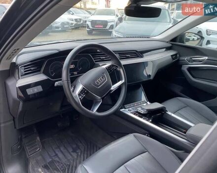 Сірий Ауді Q8 e-tron, об'ємом двигуна 0 л та пробігом 31 тис. км за 42300 $, фото 10 на Automoto.ua