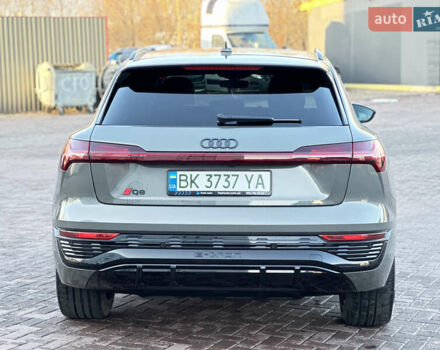Сірий Ауді Q8 e-tron, об'ємом двигуна 0 л та пробігом 41 тис. км за 64000 $, фото 12 на Automoto.ua