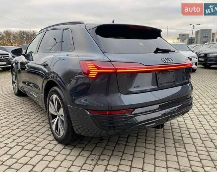 Сірий Ауді Q8 e-tron, об'ємом двигуна 0 л та пробігом 31 тис. км за 42300 $, фото 4 на Automoto.ua