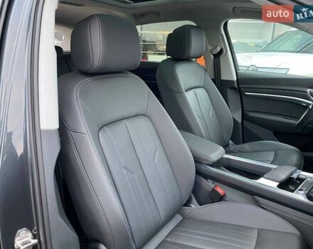 Сірий Ауді Q8 e-tron, об'ємом двигуна 0 л та пробігом 31 тис. км за 42300 $, фото 25 на Automoto.ua