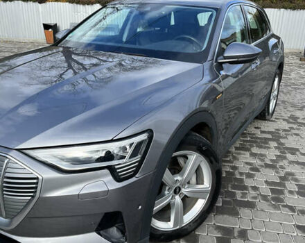 Серый Ауди Q8 e-tron, объемом двигателя 0 л и пробегом 25 тыс. км за 38200 $, фото 2 на Automoto.ua