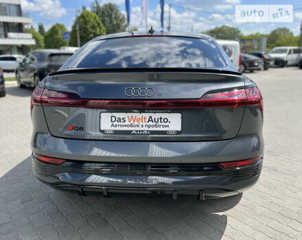 Сірий Ауді Q8 e-tron, об'ємом двигуна 0 л та пробігом 9 тис. км за 67000 $, фото 10 на Automoto.ua