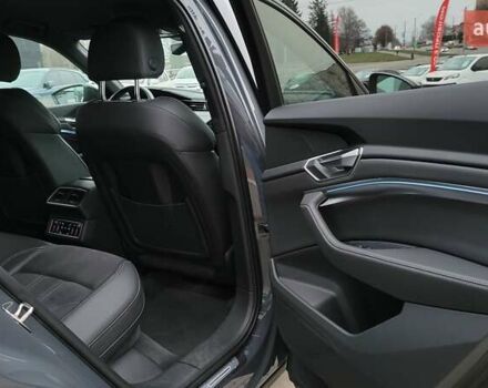 Сірий Ауді Q8 e-tron, об'ємом двигуна 0 л та пробігом 34 тис. км за 65000 $, фото 30 на Automoto.ua