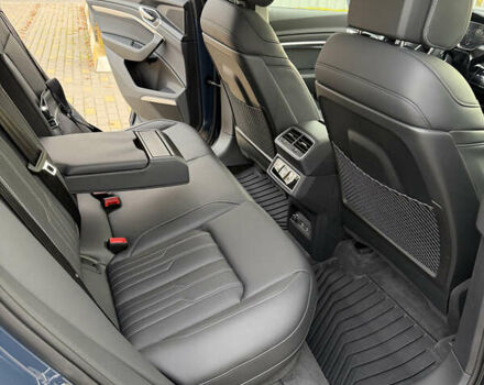 Серый Ауди Q8 e-tron, объемом двигателя 0 л и пробегом 33 тыс. км за 59000 $, фото 9 на Automoto.ua