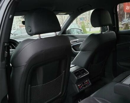 Сірий Ауді Q8 e-tron, об'ємом двигуна 0 л та пробігом 34 тис. км за 65000 $, фото 26 на Automoto.ua