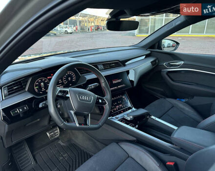 Сірий Ауді Q8 e-tron, об'ємом двигуна 0 л та пробігом 41 тис. км за 64000 $, фото 19 на Automoto.ua