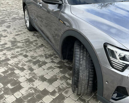 Серый Ауди Q8 e-tron, объемом двигателя 0 л и пробегом 25 тыс. км за 38200 $, фото 12 на Automoto.ua