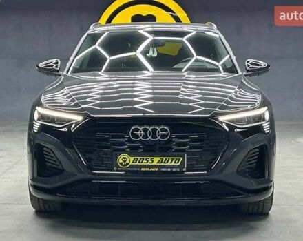 Сірий Ауді Q8 e-tron, об'ємом двигуна 0 л та пробігом 26 тис. км за 69500 $, фото 1 на Automoto.ua