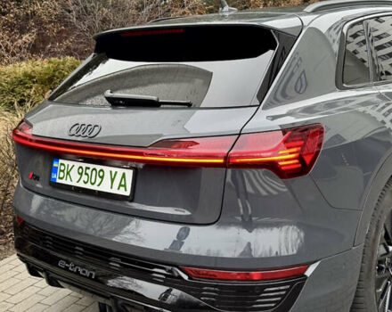 Серый Ауди Q8 e-tron, объемом двигателя 0 л и пробегом 21 тыс. км за 56500 $, фото 14 на Automoto.ua