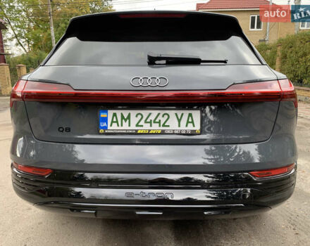 Сірий Ауді Q8 e-tron, об'ємом двигуна 0 л та пробігом 1 тис. км за 65500 $, фото 3 на Automoto.ua