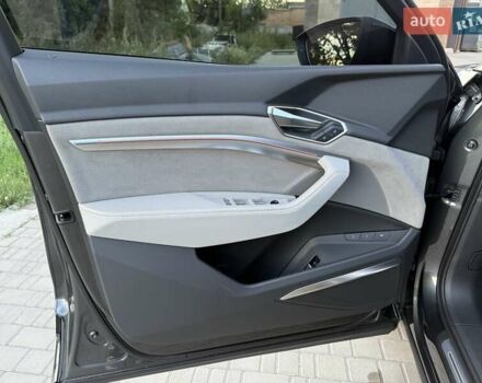 Серый Ауди Q8 e-tron, объемом двигателя 0 л и пробегом 15 тыс. км за 56500 $, фото 34 на Automoto.ua
