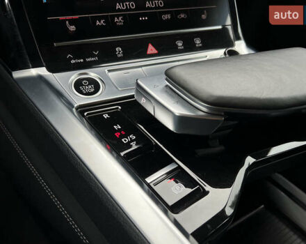 Серый Ауди Q8 e-tron, объемом двигателя 0 л и пробегом 20 тыс. км за 53900 $, фото 17 на Automoto.ua