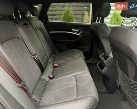 Ауди Q8 e-tron 2024 в Киеве на Automoto.ua Серый Ауди Q8 e-tron, объемом двигателя 0 л и пробегом 8 тыс. км за 62800 $, фото 12 на Automoto.ua