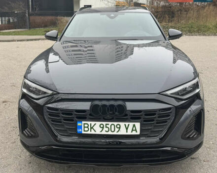 Серый Ауди Q8 e-tron, объемом двигателя 0 л и пробегом 21 тыс. км за 56500 $, фото 7 на Automoto.ua