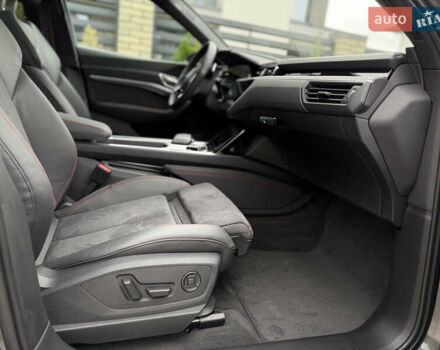 Ауди Q8 e-tron 2024 в Киеве на Automoto.ua Серый Ауди Q8 e-tron, объемом двигателя 0 л и пробегом 8 тыс. км за 62800 $, фото 11 на Automoto.ua