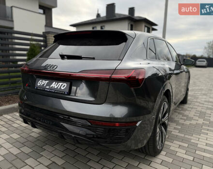 Ауди Q8 e-tron 2024 в Киеве на Automoto.ua Серый Ауди Q8 e-tron, объемом двигателя 0 л и пробегом 8 тыс. км за 62800 $, фото 7 на Automoto.ua