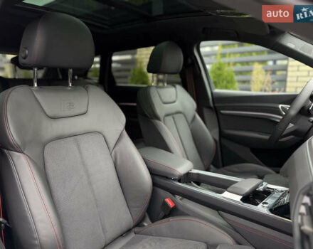 Ауди Q8 e-tron 2024 в Киеве на Automoto.ua Серый Ауди Q8 e-tron, объемом двигателя 0 л и пробегом 8 тыс. км за 62800 $, фото 9 на Automoto.ua