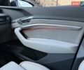 Серый Ауди Q8 e-tron, объемом двигателя 0 л и пробегом 15 тыс. км за 56500 $, фото 31 на Automoto.ua