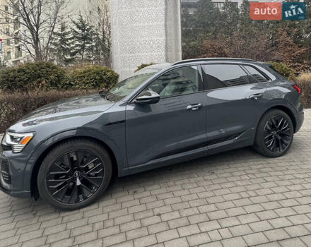 Серый Ауди Q8 e-tron, объемом двигателя 0 л и пробегом 21 тыс. км за 56500 $, фото 12 на Automoto.ua